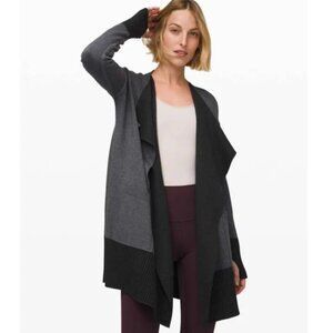 Lululemon Still Lotus Wrap *Reversible Dark Grey/Light Grey Size Medium